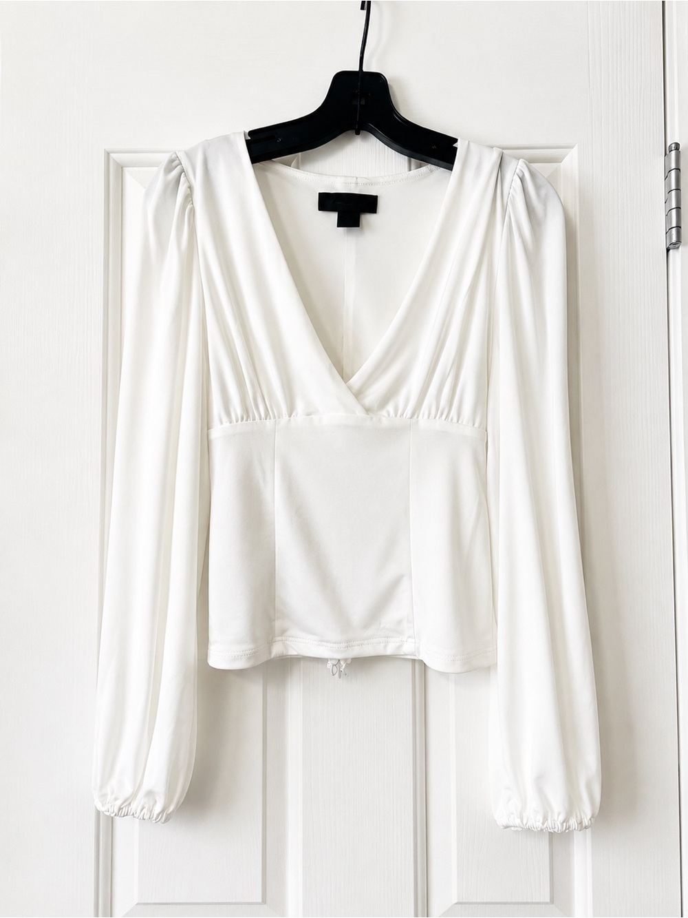 Le Femme en Noir Ivory Puff Sleeve Surplice Top Size M Romantic Peplum Blouse - Picture 2 of 5